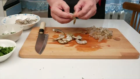 Man cuts shrimp for seafood Video stock 132285257