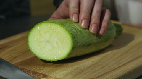 Man cuts vegetables 動画素材 93805014