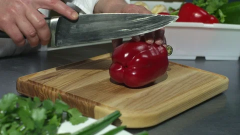 Man cuts vegetables Vídeo Stock 93805275