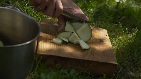 Man cuts zucchini hd Video stock 80242828