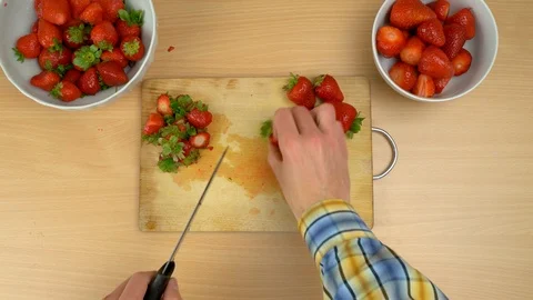 Man cutting fresh strawberry at the kitchen. 動画素材 108428364