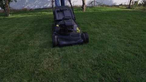 Man cutting green grass Video stock 120906794