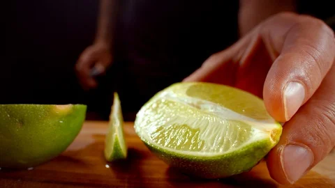 Man cutting a Lime with a sharp knife, professionally lit studio Stock-Footage 125290283