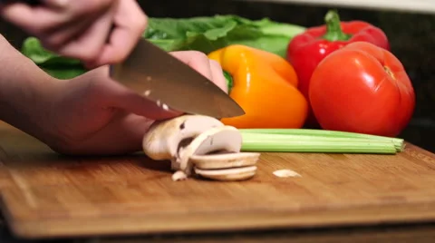 Man cutting mushroom close up Vídeos de archivo 61395621