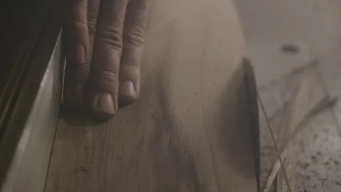 Man is cutting plank with table saw Vídeos de archivo 92318584