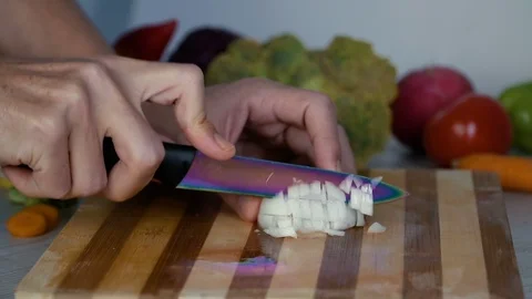 Man is cutting vegetables in the kitchen, slicing red bell pepper Video stock 98202740