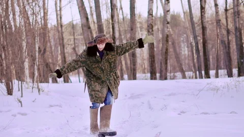 Man dancing funny in winter on the street Stock-Footage 108717410