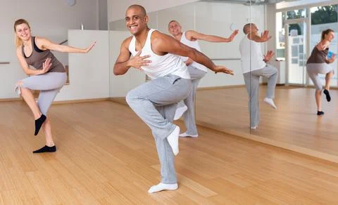 Man dancing at group lesson in studio Foto stock