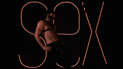 Man is dancing in mask Vídeo Stock 99138914