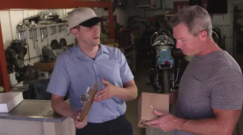 Man delivering boxes to mechanic 스톡 동영상 67346648