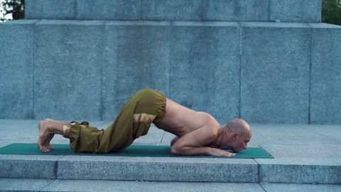 Man Demonstrates Flexibility of the Body Performing Asanas of Yoga in the City Stock Footage 85330181