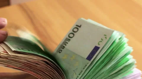 Man demonstrates money Vídeos de archivo 26799285