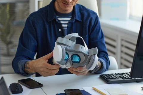 Man Developing VR Software Stockfoto's