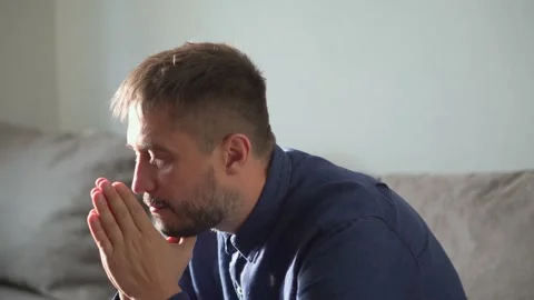 A man in a difficult situation, thinks how to solve the problem Vídeo Stock 169096866