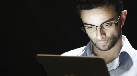 Man with digital tablet handheld device Vídeo Stock 32958543