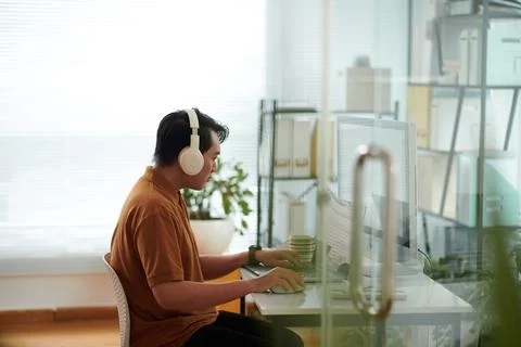 Man with Disability Working on Computer Foto stock