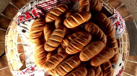 Man distributing bread for destitute people top view stock video Vídeo Stock 65988984