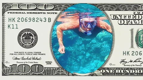 Man dive underwater in frame of 100 dollar bill Stock Footage 96725498
