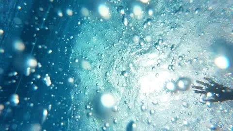 Man diving in the swimming pool in slow motion 250fps Video stock 109427659