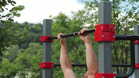Man do pull-up on the horizontal bar, upper body, close up Video stock 140137618