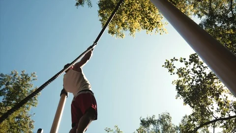 Man do pull ups at park. Video stock 95648440