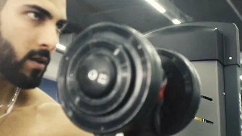 Man Does Biceps Workout Видео 88357816