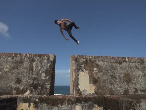 Man Does Crazy Running Flip Parkour Line Along Building Ruins Vídeos de archivo 79277501