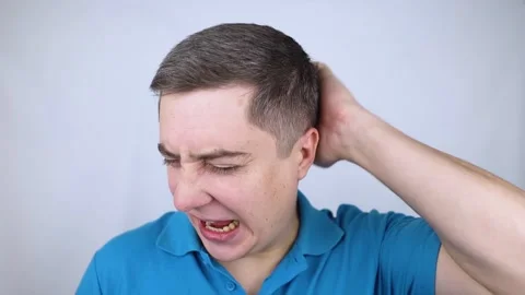 Man does head scrub. Dark-haired young man applies a scalp scrub to combat dandr Video stock 256218677