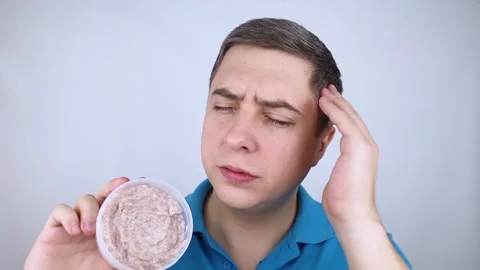Man does head scrub. Dark-haired young man applies a scalp scrub to combat dandr Video stock 256218702