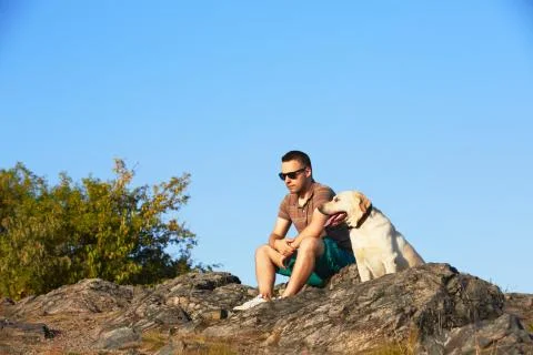 Man with dog Stock-Fotos