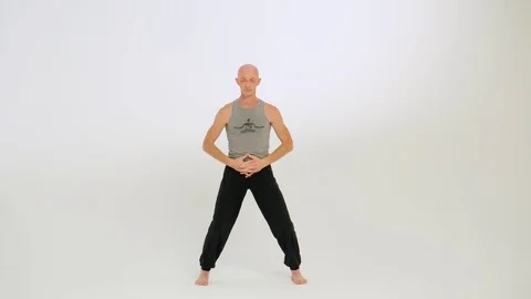 Man doing calisthenics Video stock 82609005