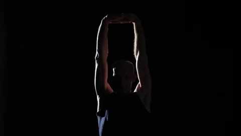 Man doing calisthenics Video stock 82659803