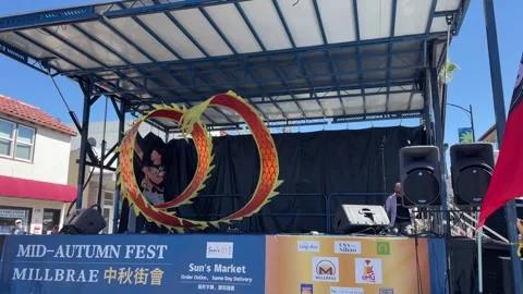 Man doing the dragon head show at the Mid Autumn festival in Millbrae Video stock 285068937
