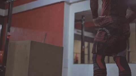 Man is doing exercise Video stock 77192081