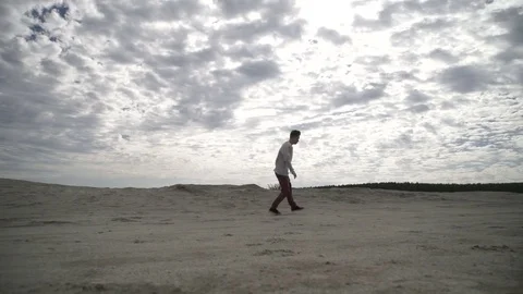 Man doing handstand Vidéo 80706841