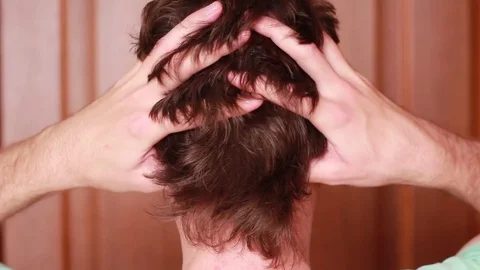 Man doing head massage Vídeo Stock 84676493