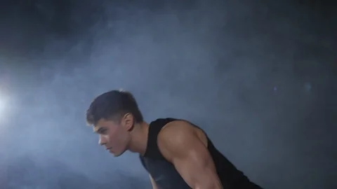 Man Doing Incline Push Ups Видео 109813960