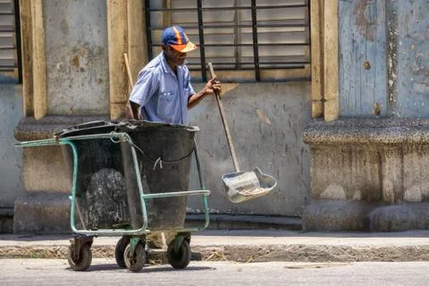 Man doing labour work in the streets of Old Havana City 스톡 사진