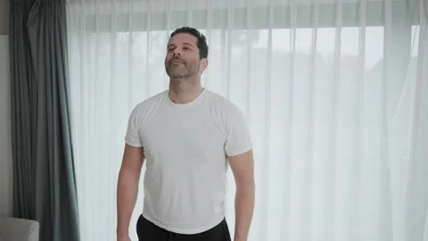 Man doing multiple squats Video stock 262085663