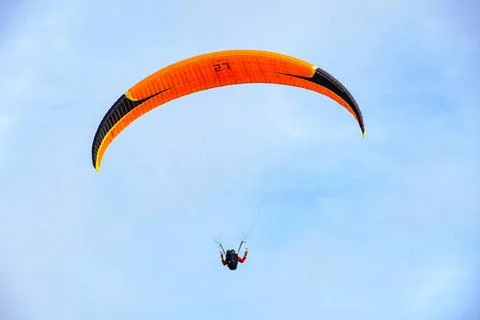 Man doing Para-glider in the clouded sky. Man doing sport, Para-glider in ... 写真素材