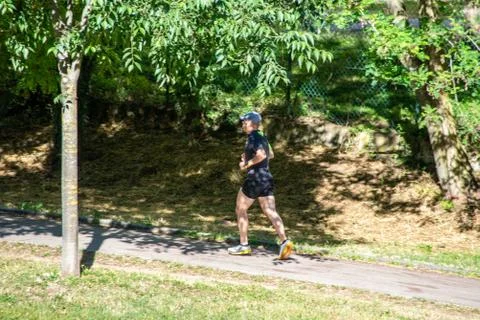 Man doing physical activity at the park Foto stock