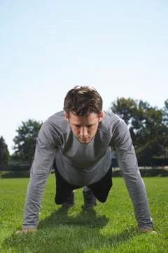 Man Doing Push Ups Foto stock