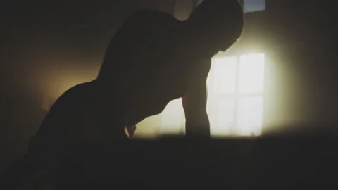 Man doing push-ups on tyre 스톡 동영상 236191606