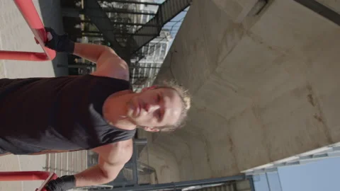 Man Doing Tricep Dips on Parallel Bars during Street Workout Video stock 260056507
