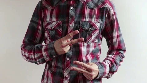 Man doing victory gesture 库存影片 99770324