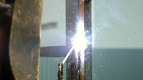 The man is doing welding work. Selective focus. Video stock 201843303