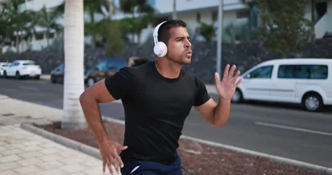 Man doing workout in the city while listening music Видео 154193953