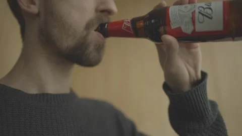 A man drink "BUD" beer. Stock Footage 142703507
