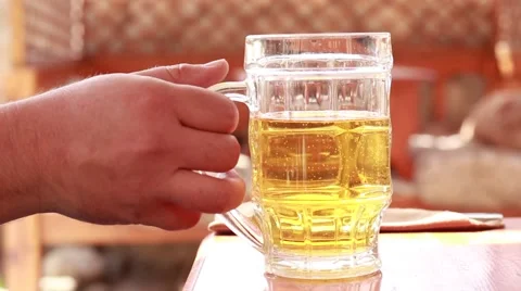 Man drinking beer Vídeo Stock 62020895