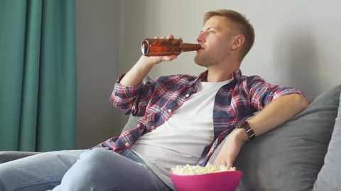 Man drinking a bottle of beer at home. Video stock 221399775